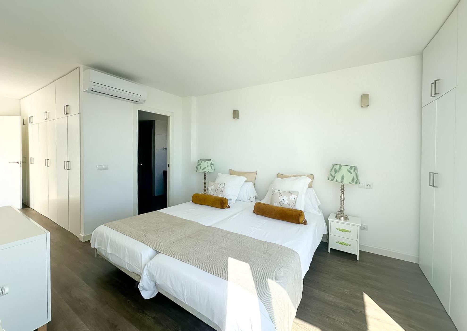 Moderna Con Piscina En Palma