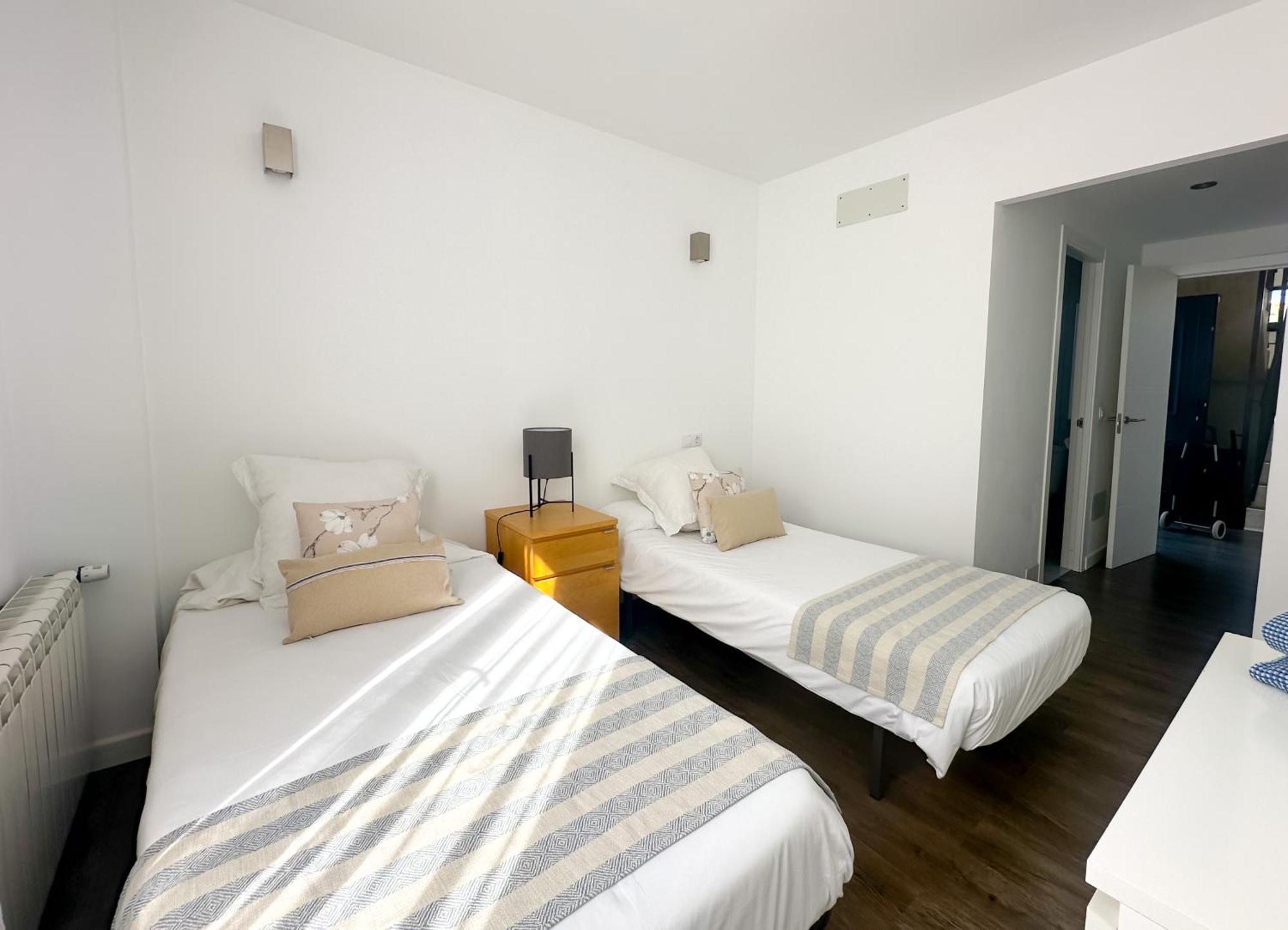 Apartment Moderna Con Piscina En *
